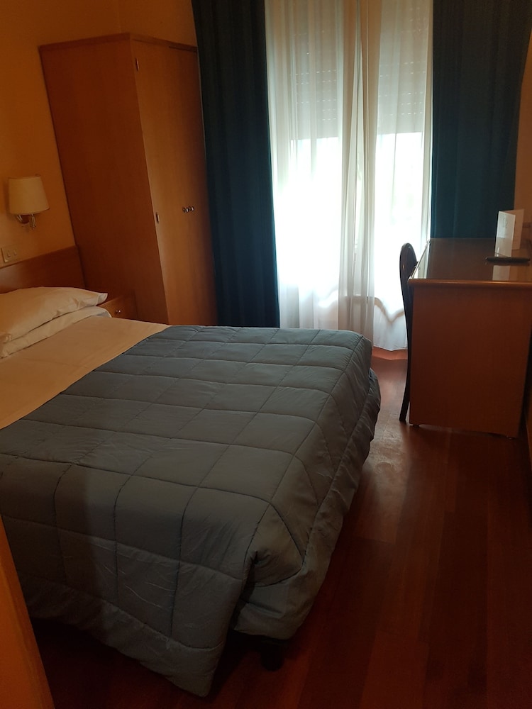 Economy Double Room photo 2