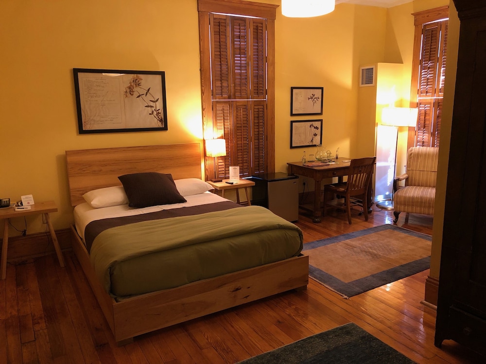Suite, Ensuite, City View (Room 23) photo 2