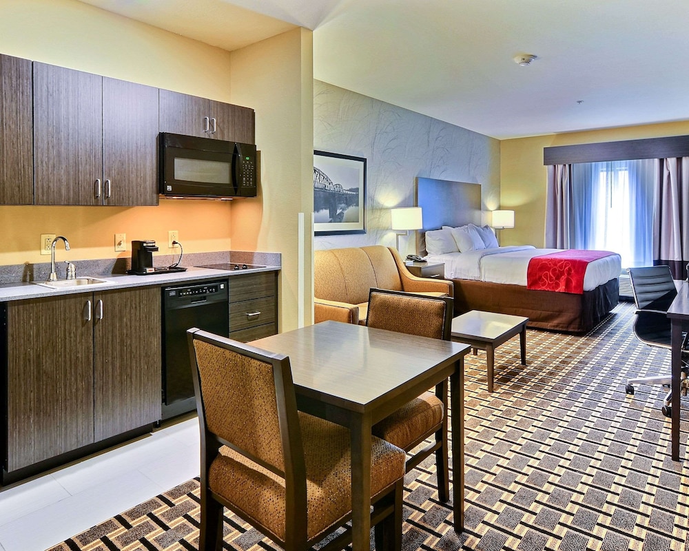 Suite, Multiple Beds, Non Smoking, Bathtub photo 3