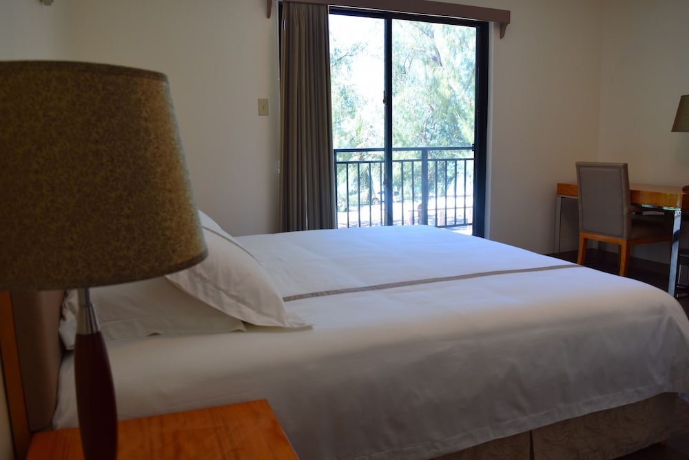 Deluxe Room, 1 King Bed, Ocean View