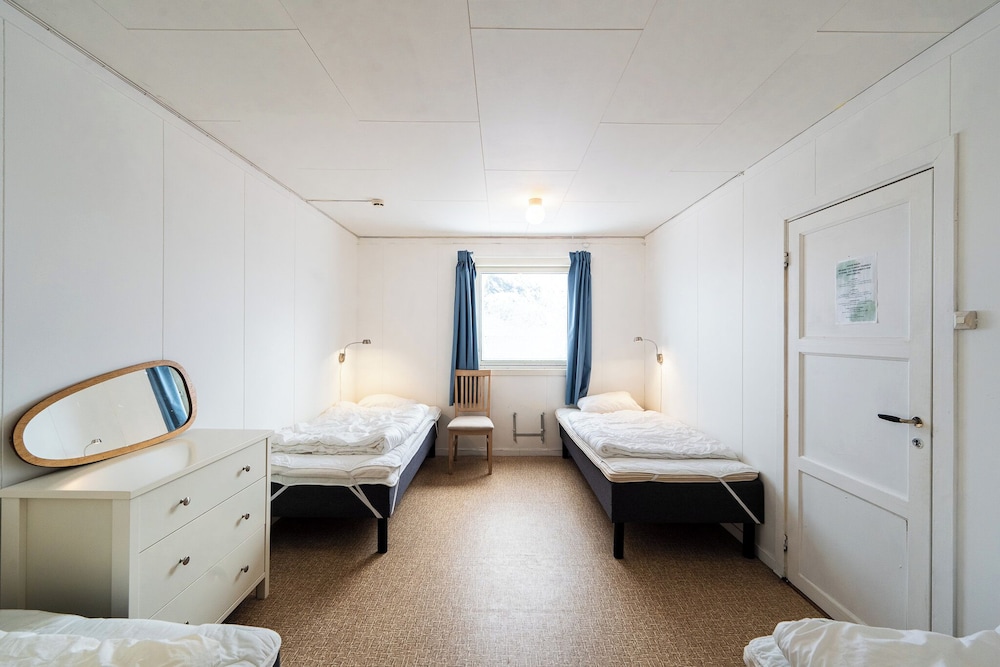 Basic Room, Multiple Beds, Shared Bathroom, Mountain View