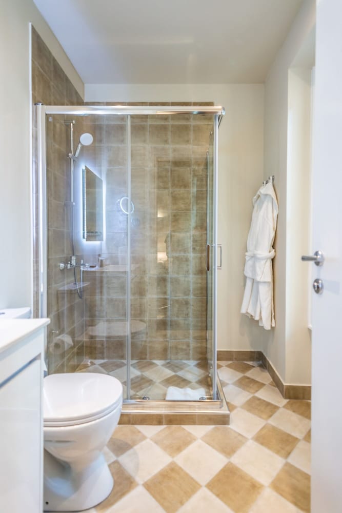 Standard Suite, Balcony - Photo 9