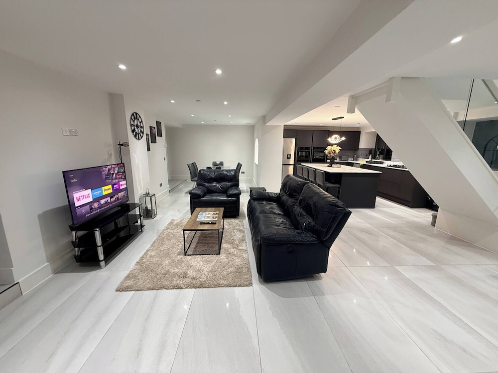 Luxury Home 5 Bedroom 3 Bathroom Games Room Parking, Foto 19