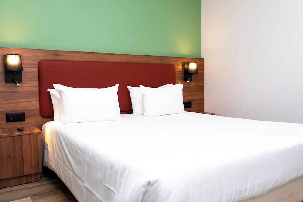 Standard Room, 1 Double Bed - Photo 4