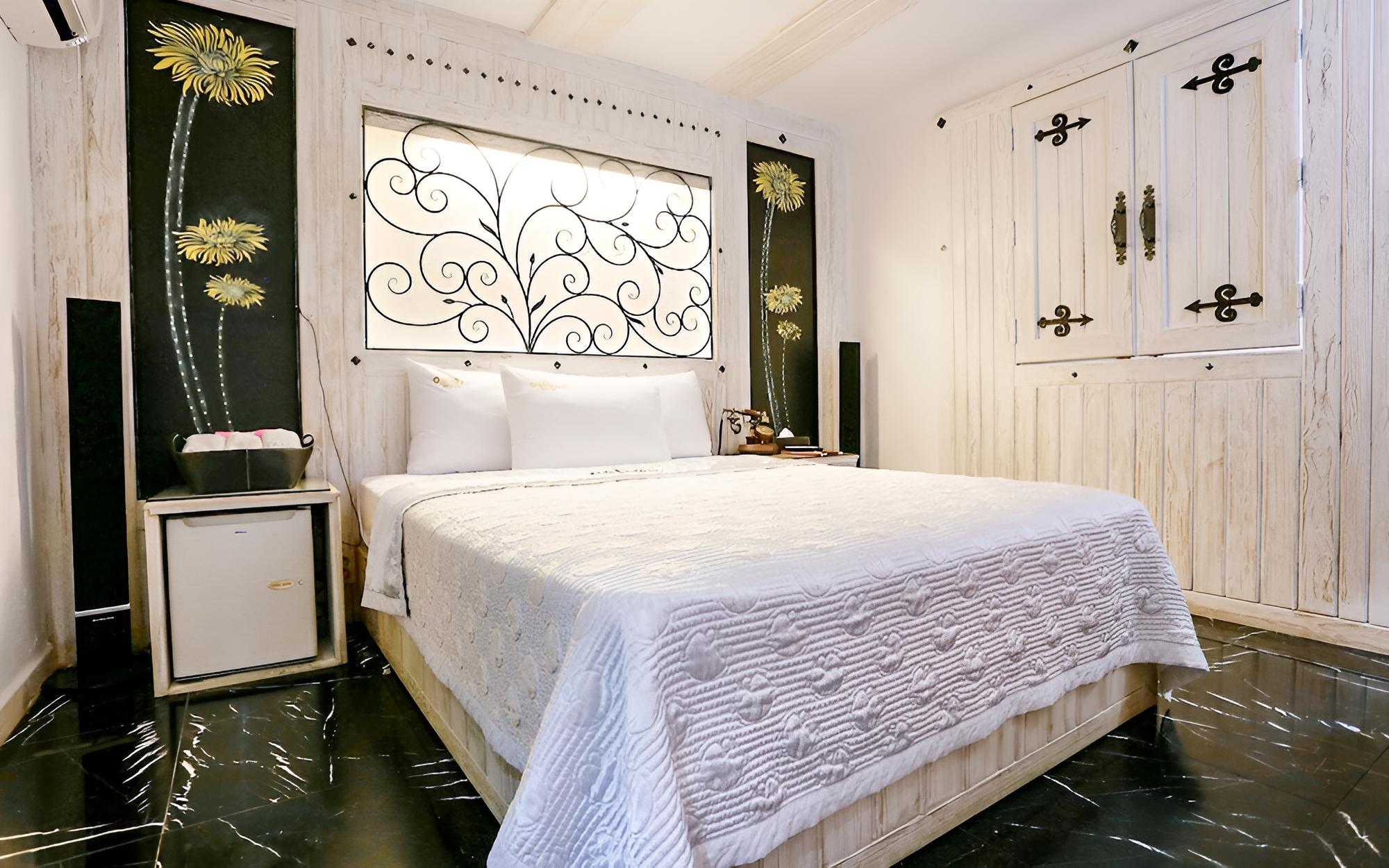 Room (VIP) - Photo 9