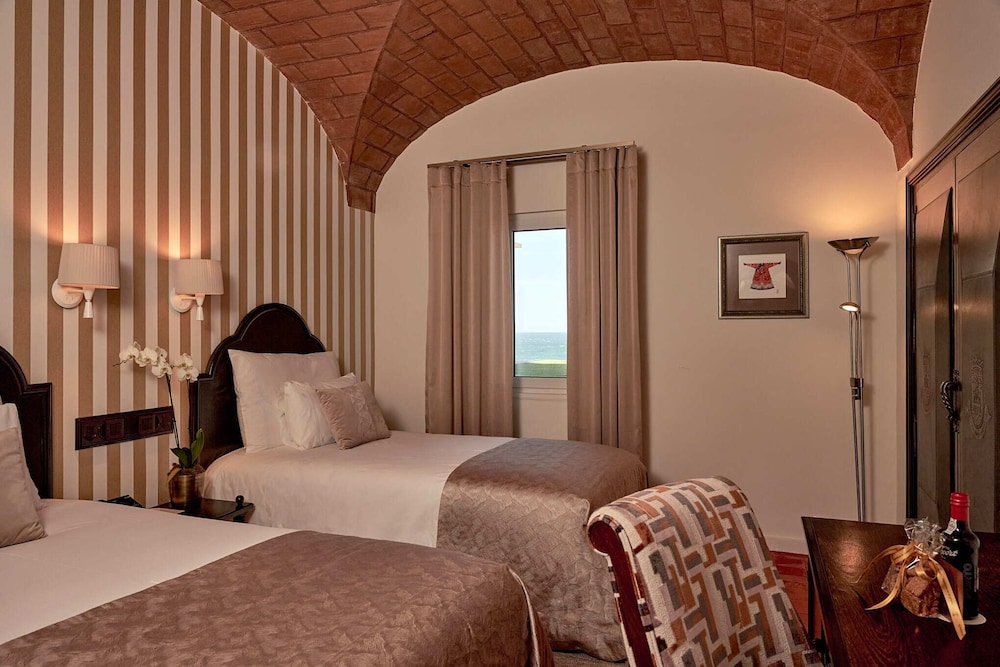 Classic Double or Twin Room, Beach View - Photo 4