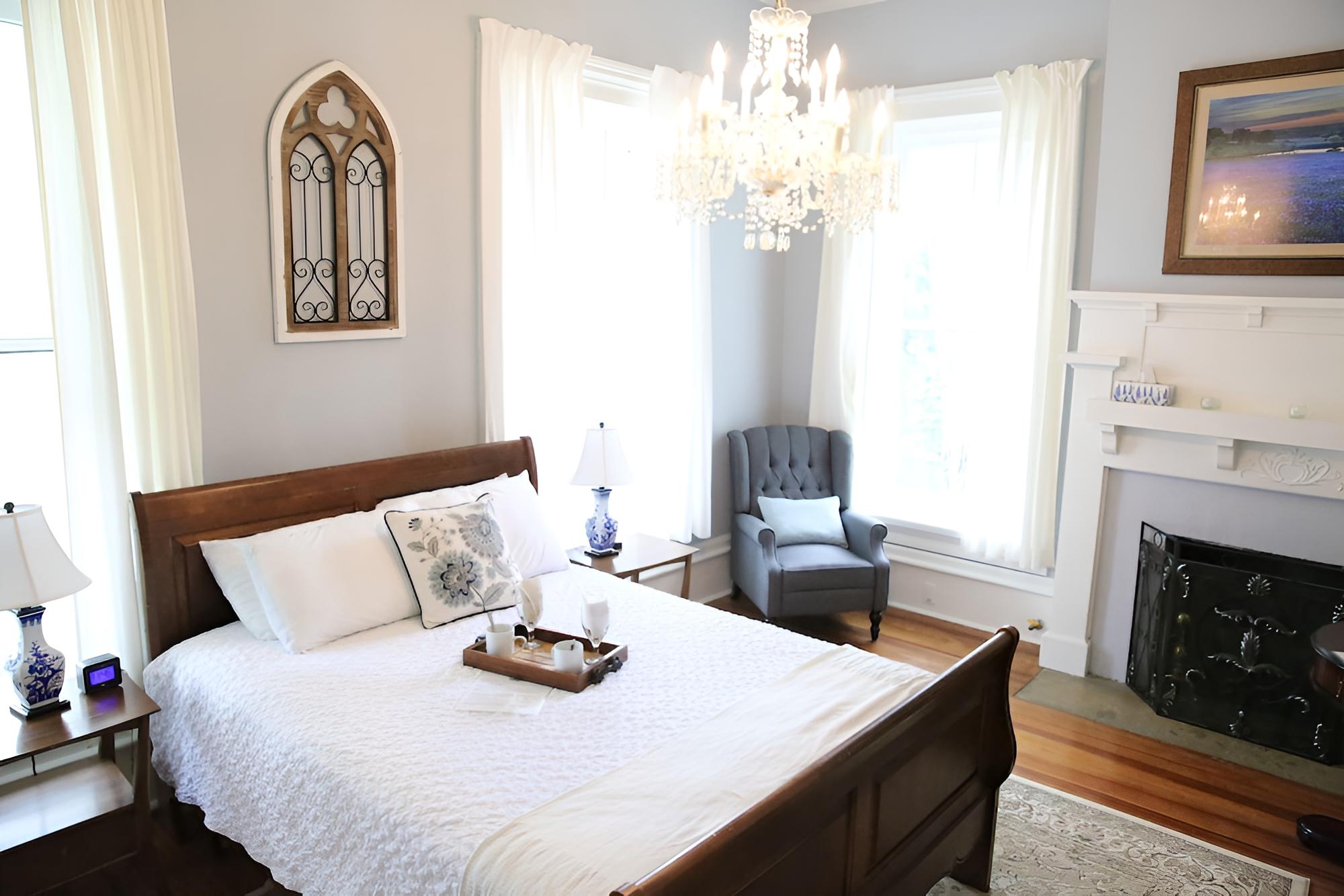 Bluebonnet Room - Queen Bed,1st Floor, No Pets photo 1