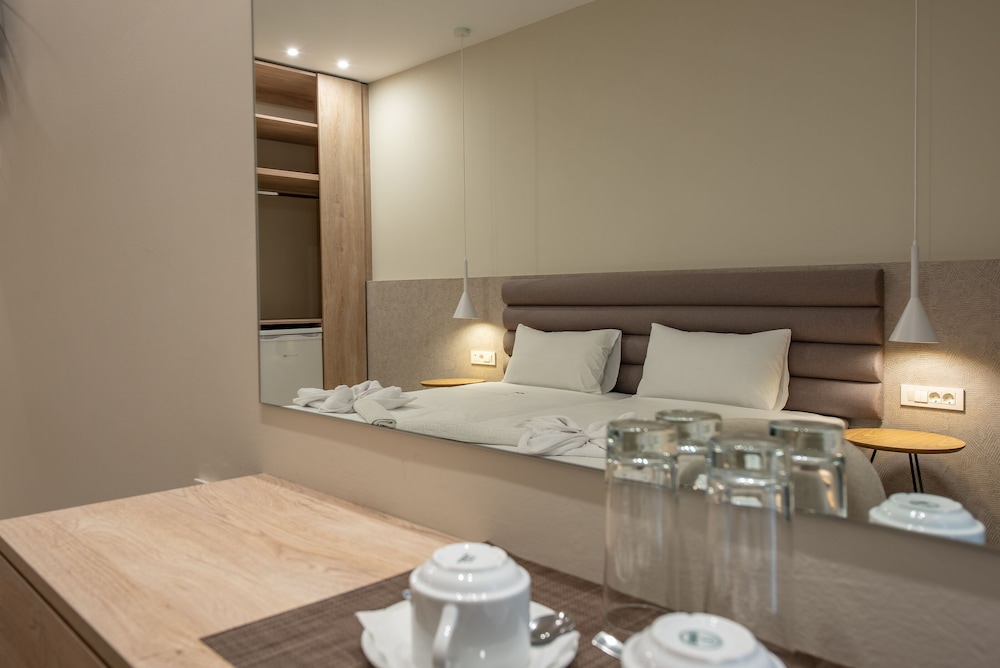 Standard Double or Twin Room - Photo 5