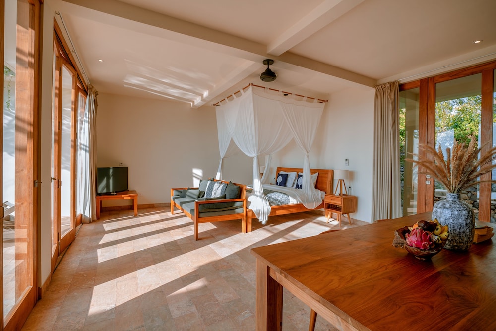 Honeymoon Villa, 1 King Bed, Ocean View photo 3