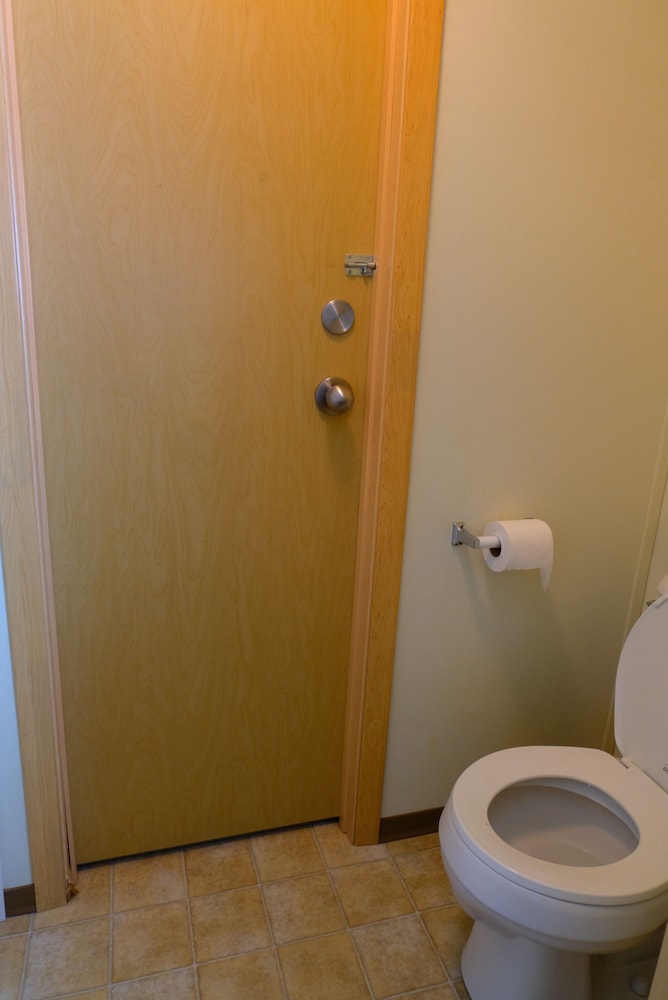 Private Room, Shared Bath photo 3