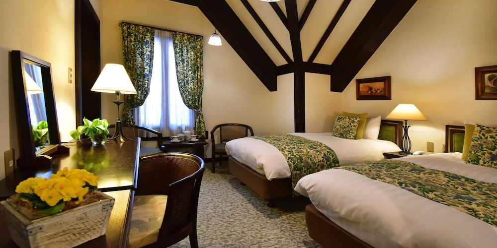 [West] Standard Twin Room, Non Smoking
