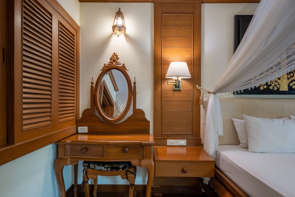 Deluxe Room, 1 King Bed, Pool Access (Lanna) - Photo 16