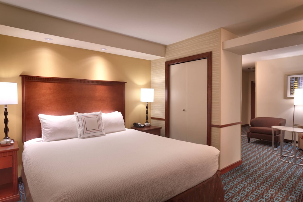 Standard Room, 1 King Bed - Photo 1