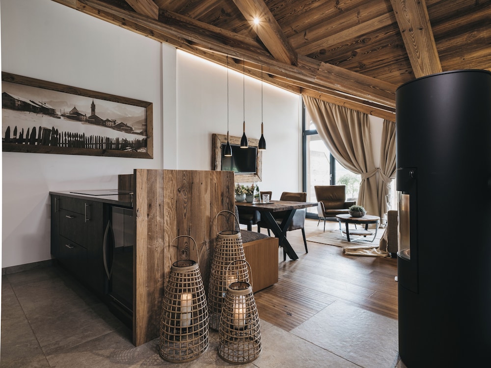 Three Room Penthouse Ii With Panoramic View