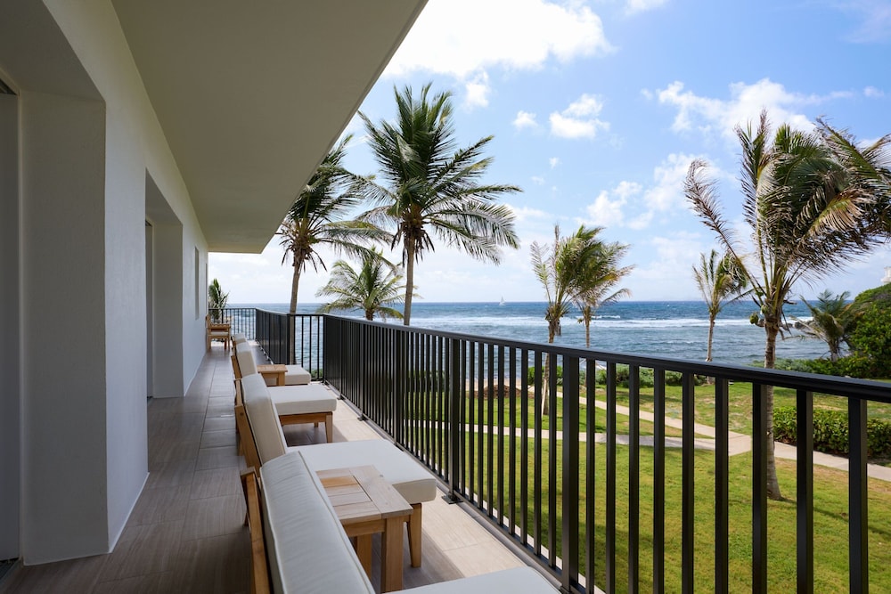 Deluxe Room, 1 King Bed with Sofa bed, Ocean View (Balcony)