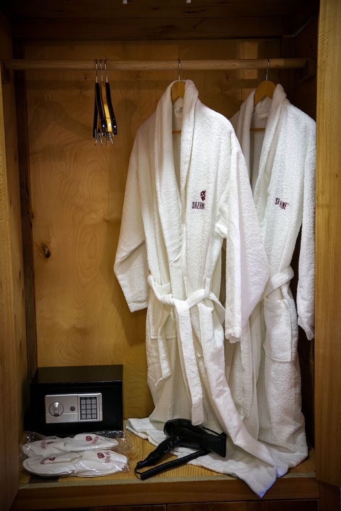Standard Room, 2 Twin Beds, Non Smoking - Photo 5