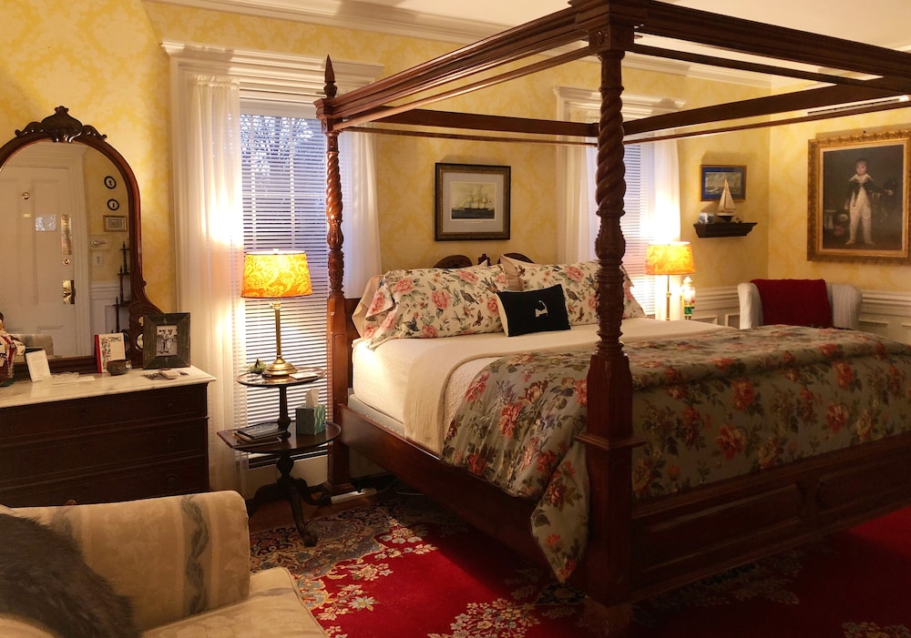 Deluxe Room, 1 King Bed photo 3