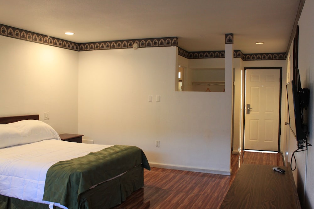 Room, 2 Queen Beds, Smoking
