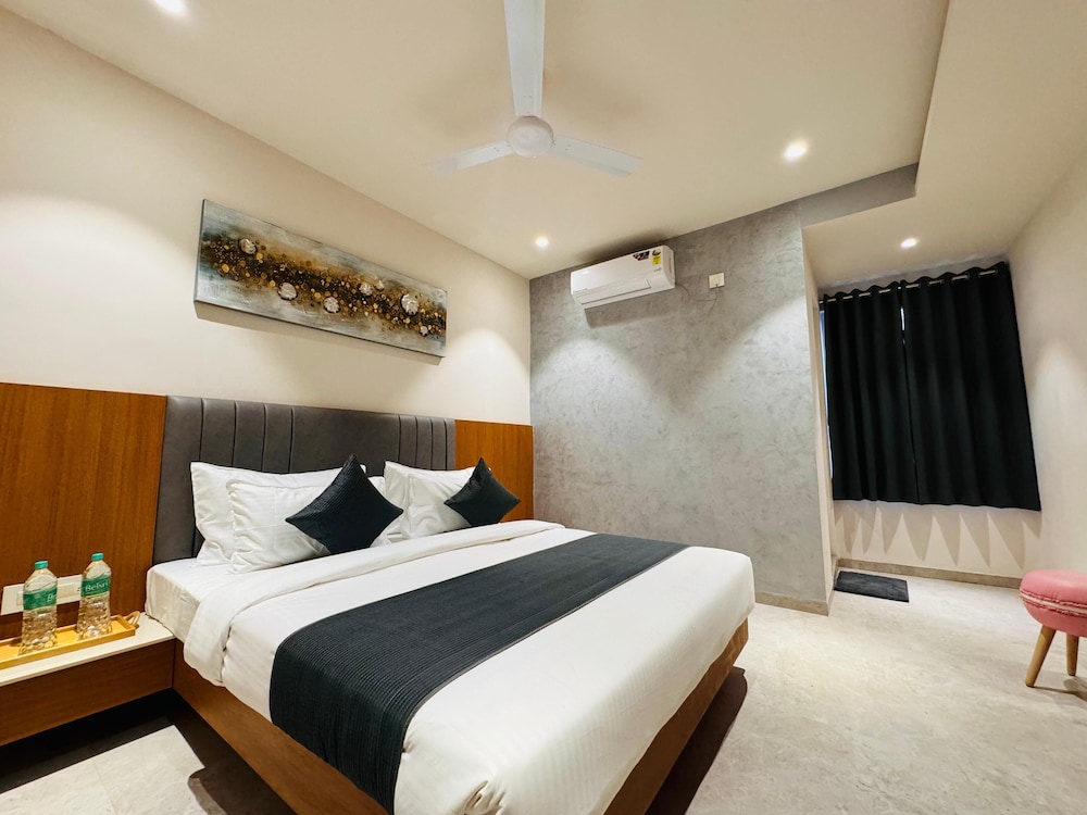 Deluxe Room - Photo 2