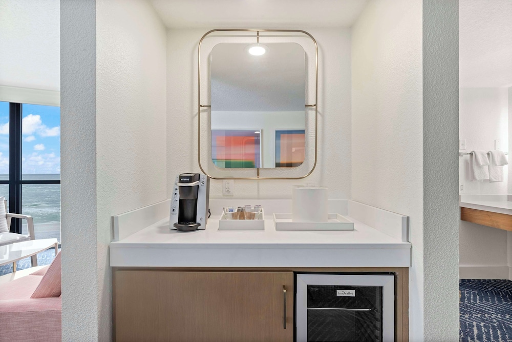 Executive Room, 1 King Bed, Beachfront photo 2