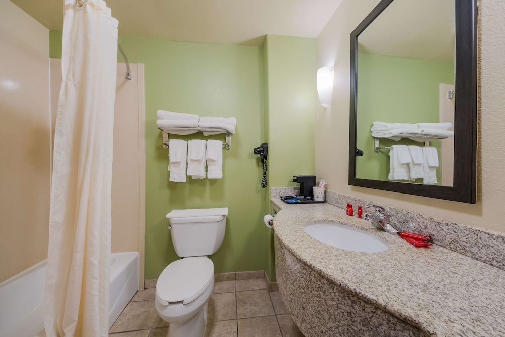 Suite, Multiple Beds, Non Smoking, Refrigerator & Microwave - Photo 5