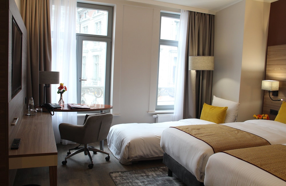 Comfort Triple Room thumbnail 5