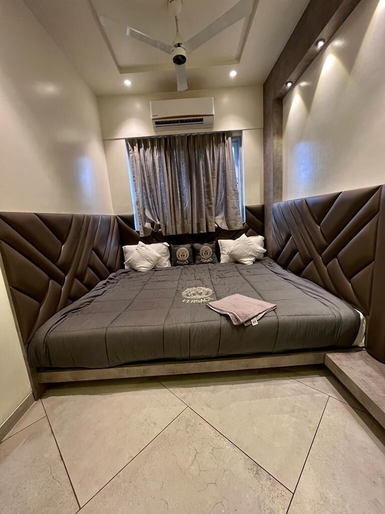 Luxury Villa, Hill View photo 1