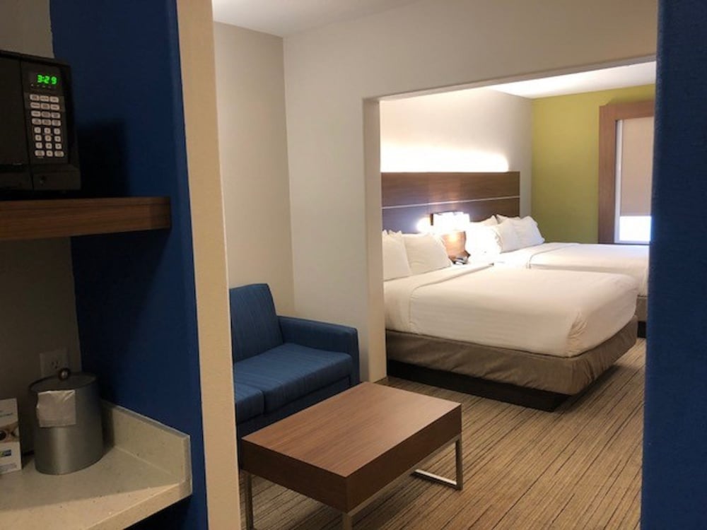 Suite, 2 Queen Beds - Photo 5
