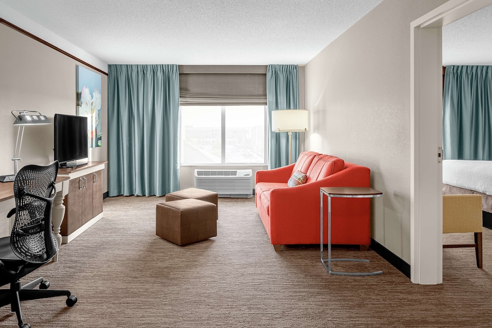 Premium Room, 1 King Bed, Accessible, Bathtub (Bathtub) - Photo 4