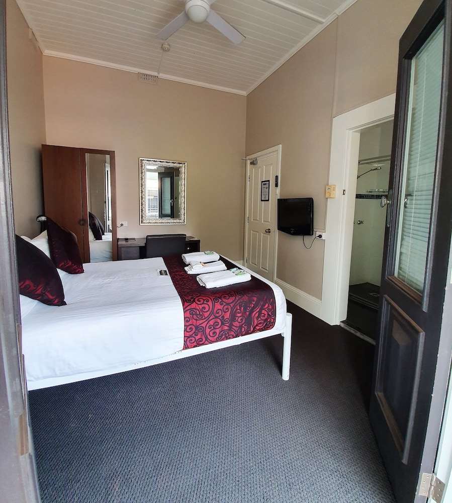 Double Room 8 photo 1