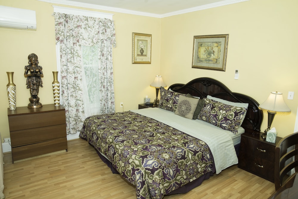 Room, 1 King Bed (Venus) photo 1