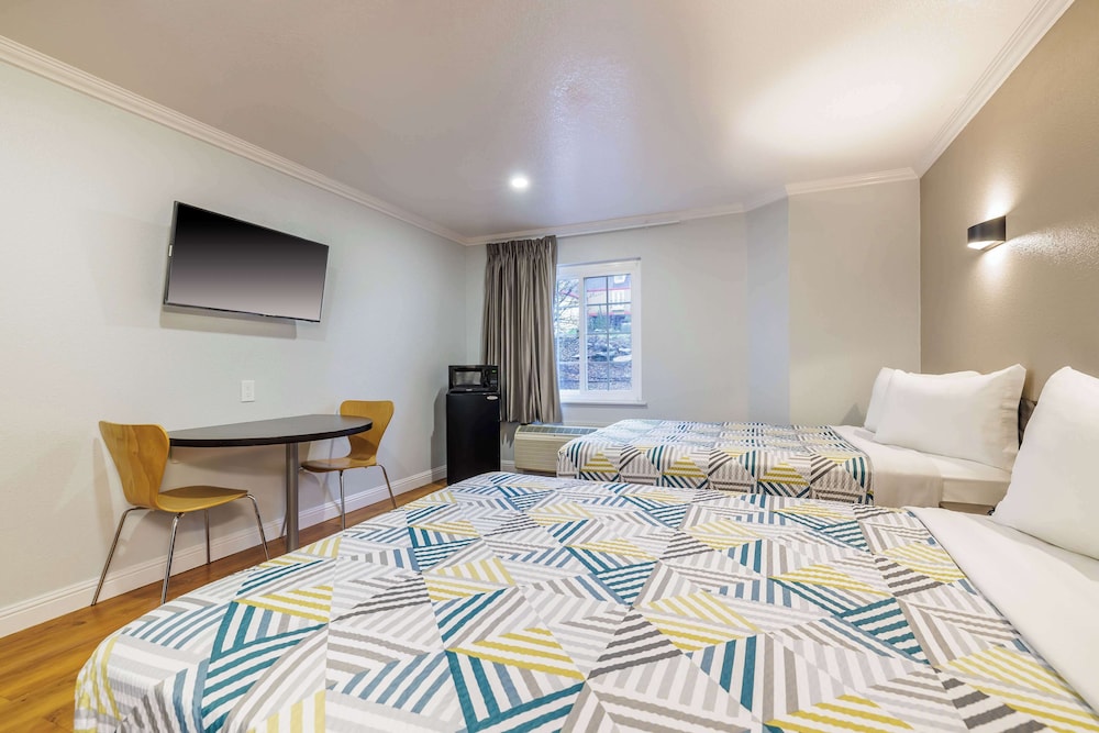 Standard Room, 2 Double Beds, Non Smoking, Refrigerator & Microwave photo 3