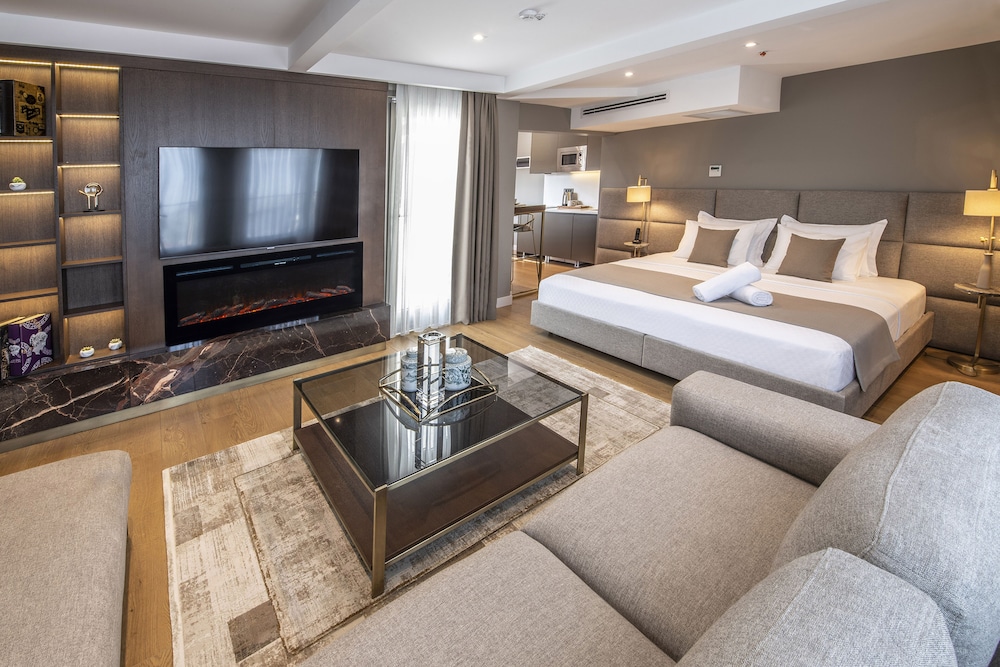 Exclusive Suite, 1 King Bed, Non Smoking, Terrace photo 1