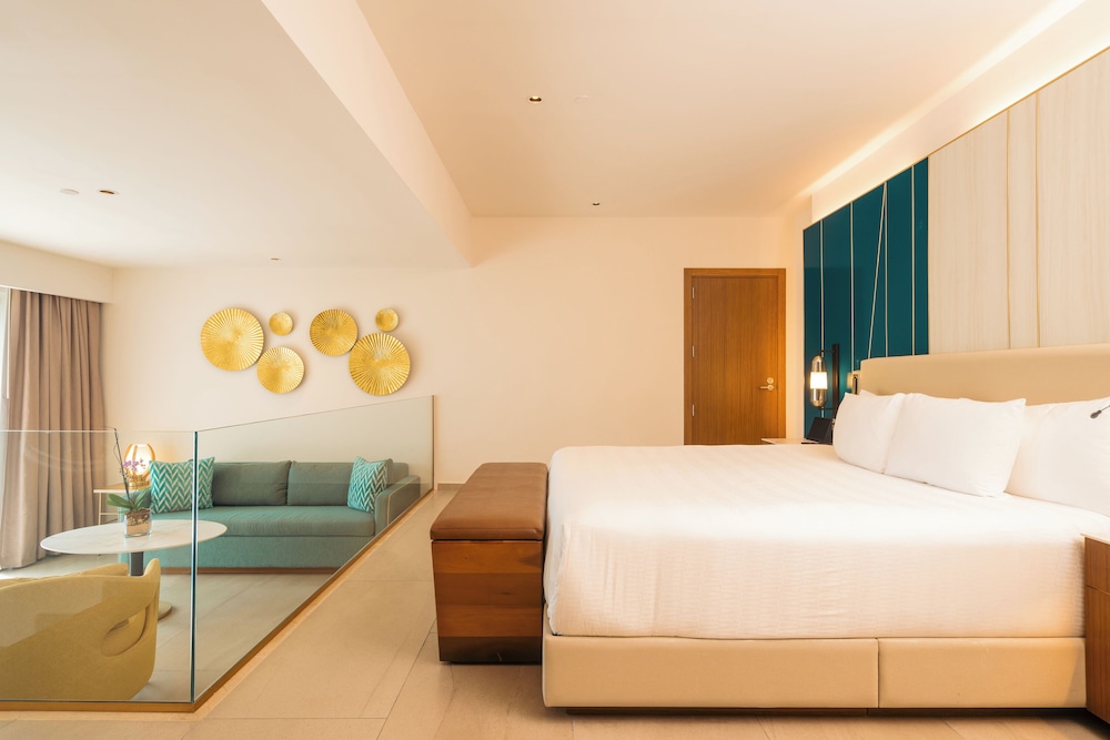 Pure Wellness Caribbean Suite King Bed & Sofa Bed