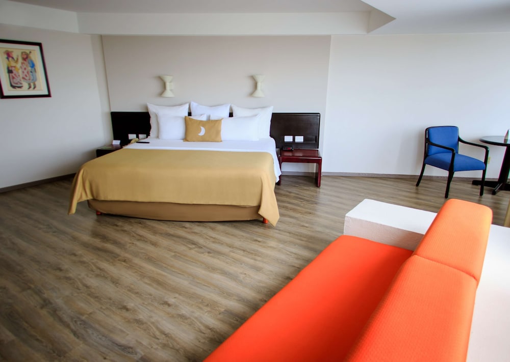 Junior Suite, 1 King Bed, Non Smoking - Photo 1