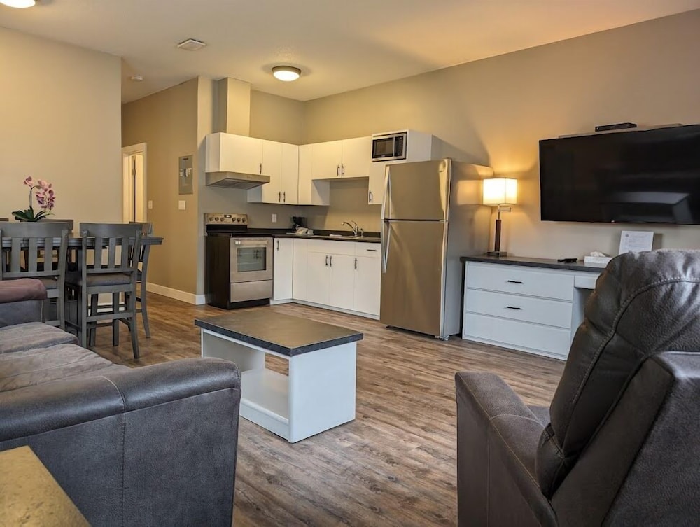 Suite, Kitchen (Pet Friendly) photo 2