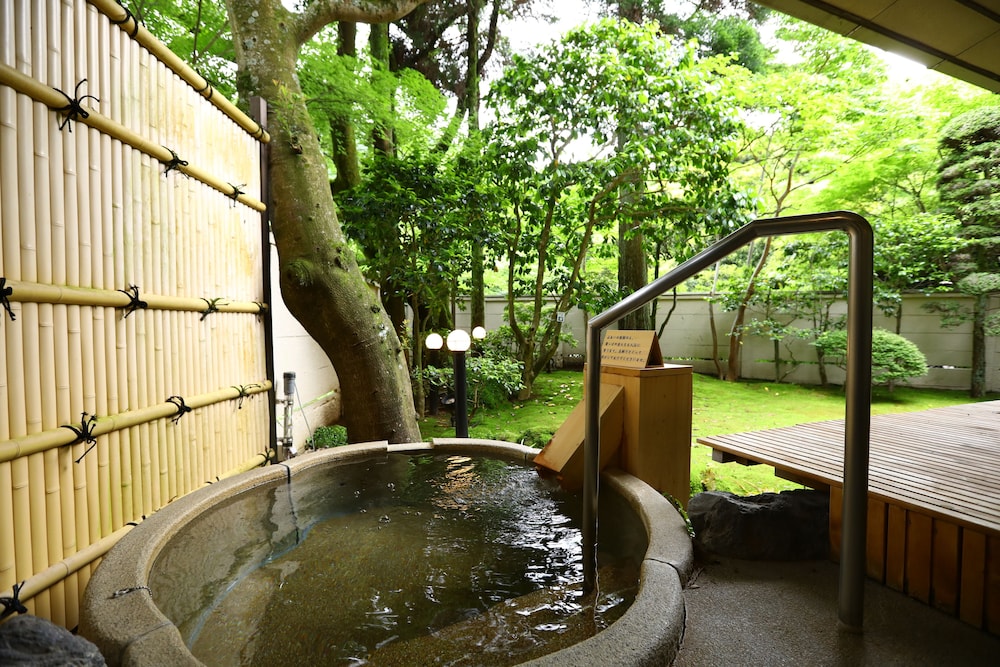 Special Japanese-Western-Style Room With Open-Air Bath(13Tatami+Bedroom/100SQM),Non-Smoking - Photo 2