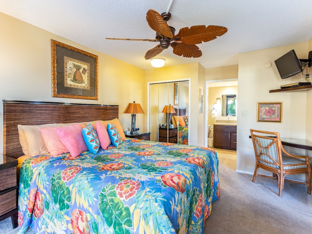 Condo, 1 King Bed with Sofa bed, Pool View (#H-214 - No Pets)