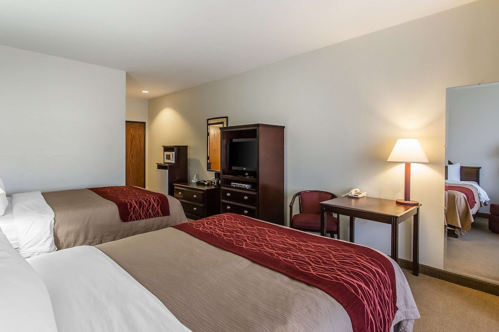 Standard Room, 2 Queen Beds, Non Smoking - Photo 1