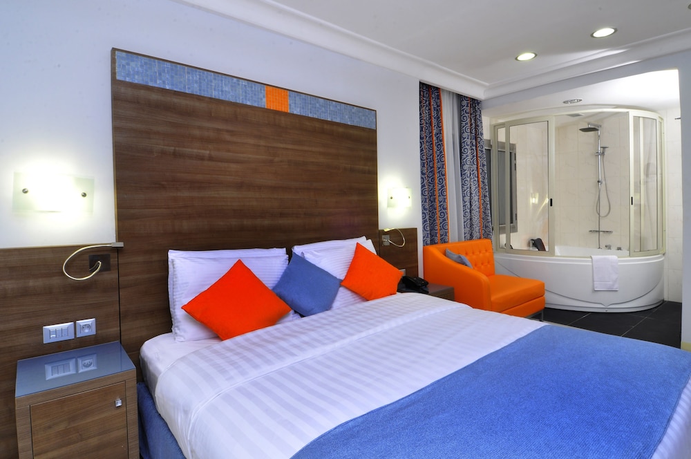 Romantic Room, Ensuite photo 2