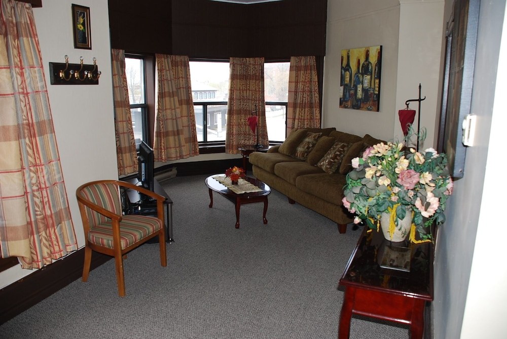 Suite, Private Bathroom