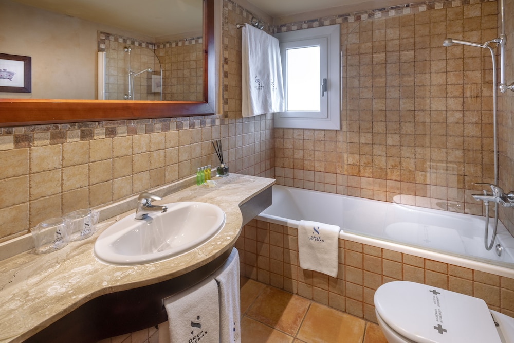 Classic Double or Twin Room - Photo 10