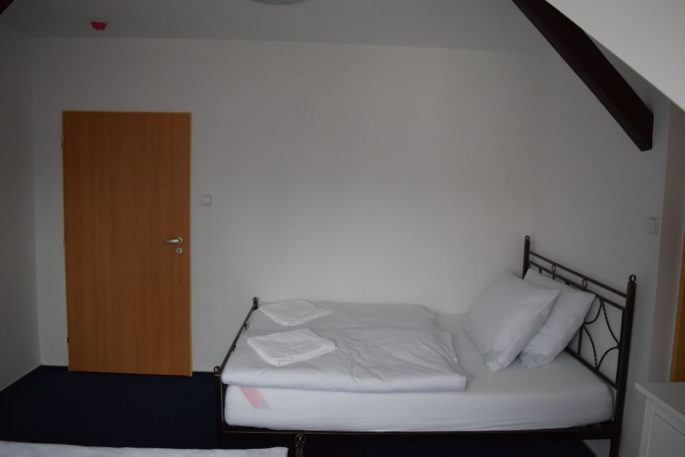Premier Quadruple Room, 1 Bedroom, Ensuite photo 2