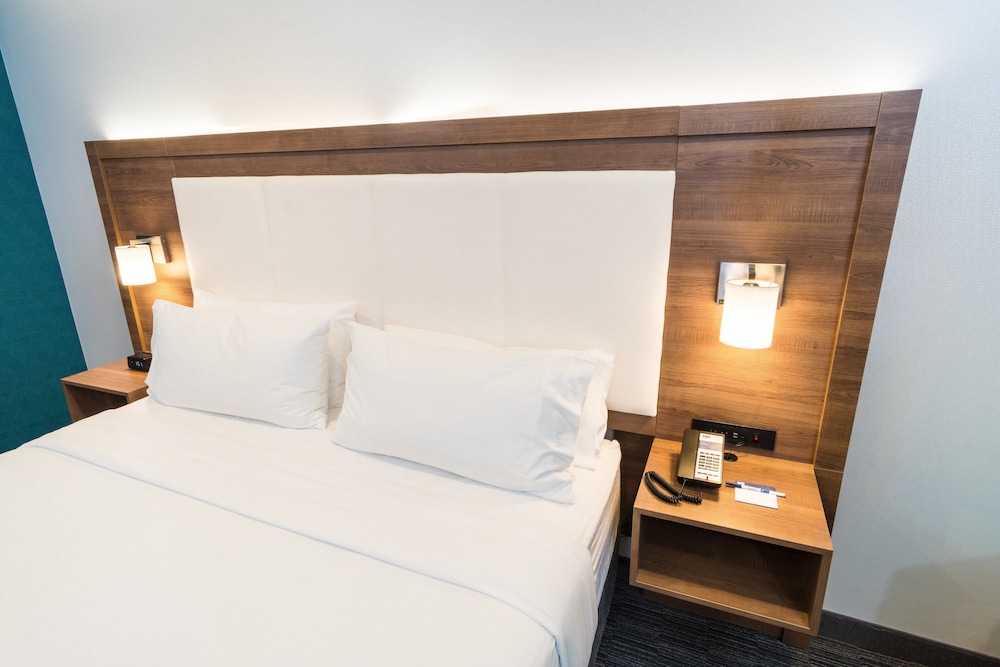 Standard Room, 1 King Bed, Accessible (Communications Accessible) thumbnail 6