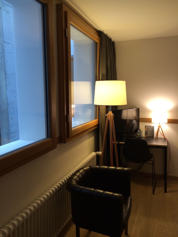 Economy Double Room (Lifthof View) photo 3