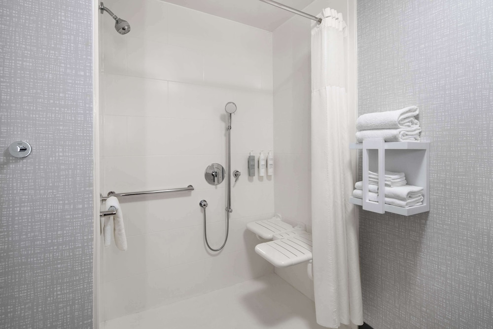 Studio, 2 Queen Beds, Accessible (Roll-in shower) - Photo 2