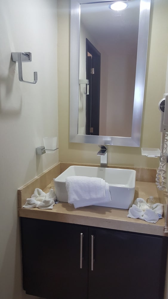 Suite  with Kitchenette - Photo 6