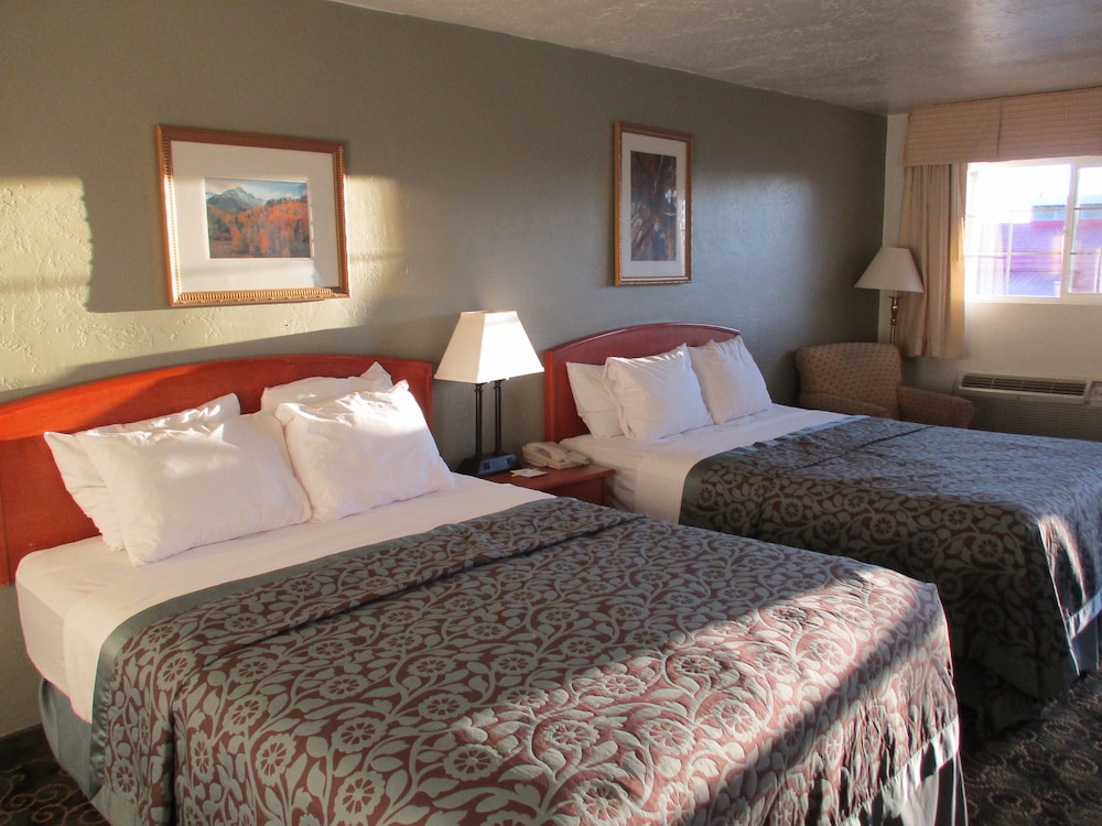 Deluxe Room, 2 Queen Beds, Non Smoking photo 2