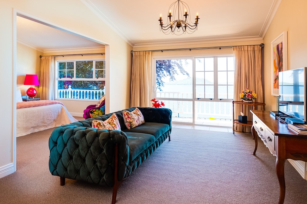 Lodge Suite - Photo 6