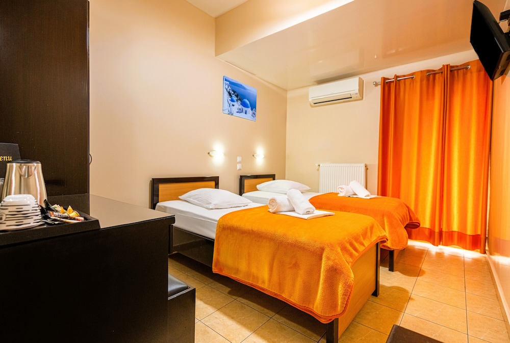 Double or Twin Room - Photo 8